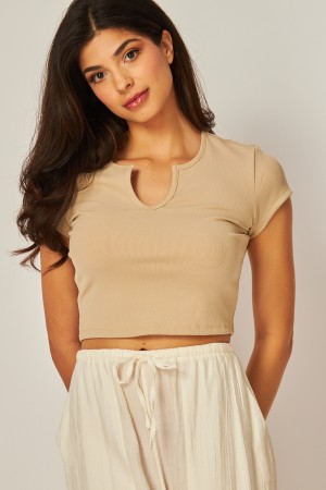 ALO-R23-2<br/>Ribbed Cropped Notched V-neck Short Sleeve Top