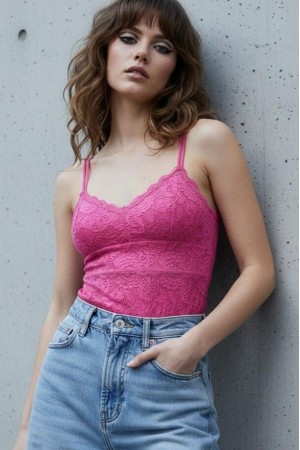 SERENA01<br/>Dahlia Lace Scallop Cami