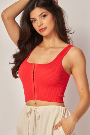 SLT04<br/>Seamless Ribbed Hook-and-Eye Cropped Tank Top